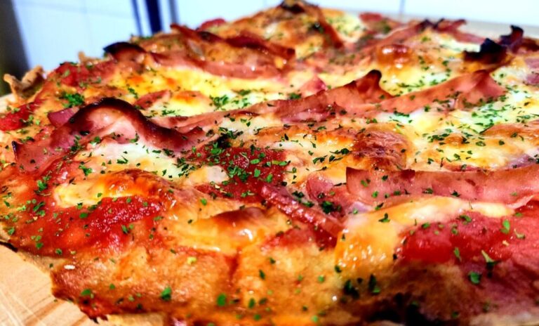 PIZZA CASERA CON BASE DE QUINOA