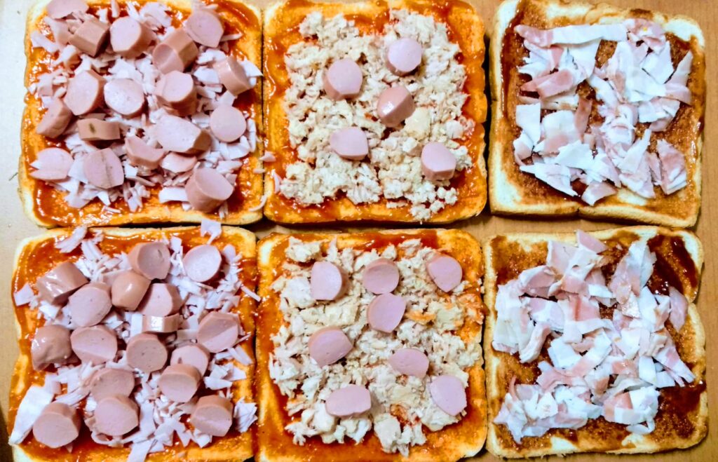 preparación de 6 mini pizzas en pan de molde boca pizza sandwich pizza