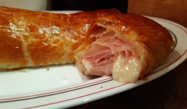 ROLLO DE JAMÓN Y QUESO CON MASA CASERA