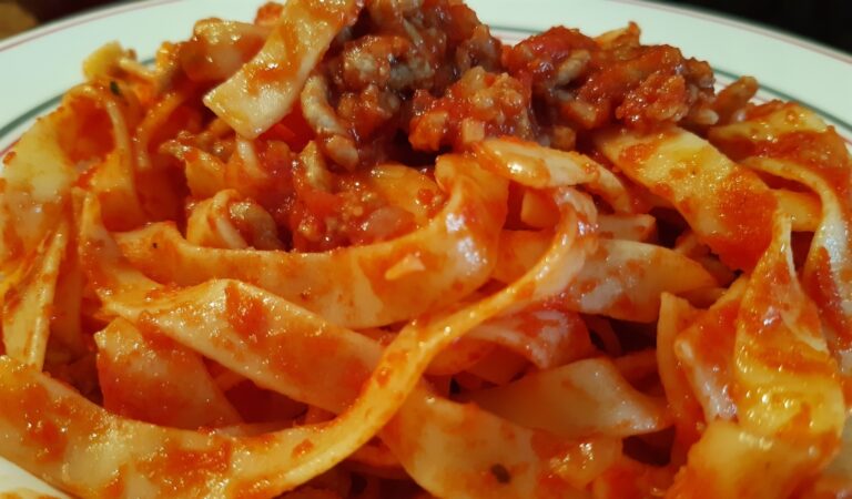 FETUCCINI CON SALSA BOLOÑESA